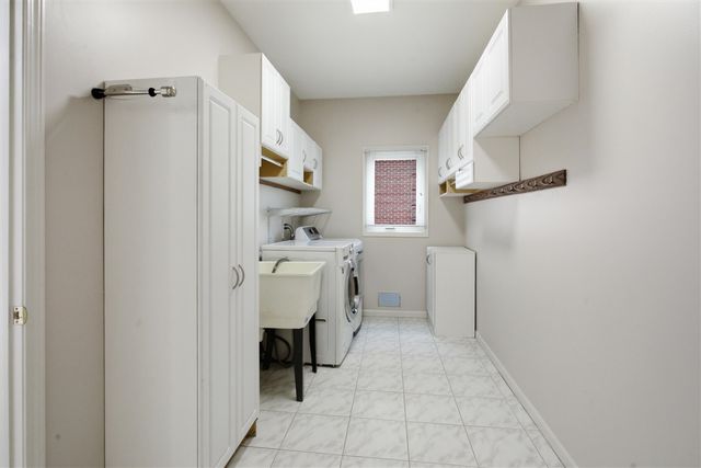 2189 Clinton View Circle, Rochester Hills, MI 48309