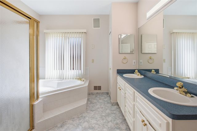 2189 Clinton View Circle, Rochester Hills, MI 48309