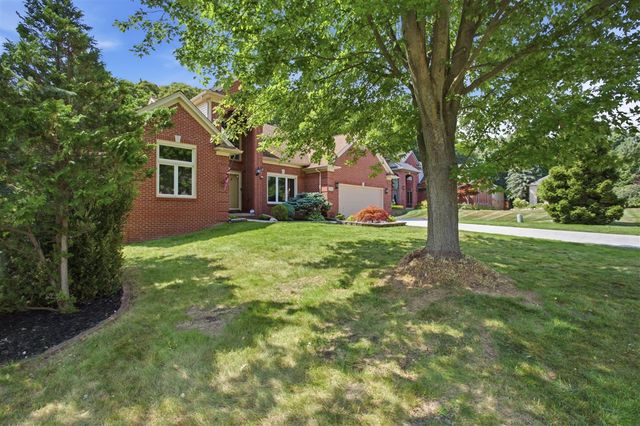 2189 Clinton View Circle, Rochester Hills, MI 48309