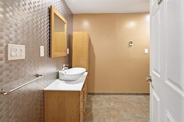 2189 Clinton View Circle, Rochester Hills, MI 48309
