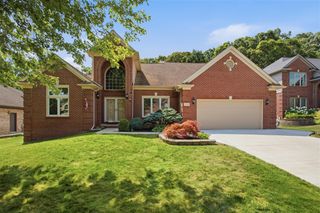 2189 Clinton View Circle, Rochester Hills, MI 48309
