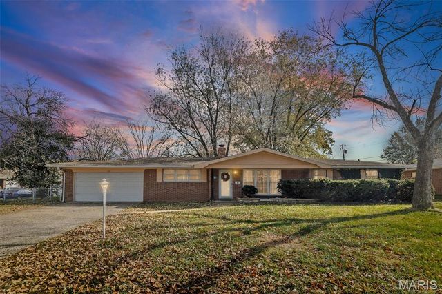 120 Lynnhaven Drive, Belleville, IL 62223