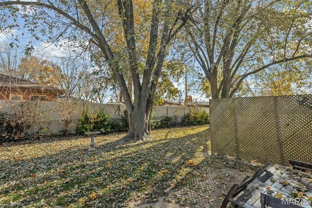 120 Lynnhaven Drive, Belleville, IL 62223