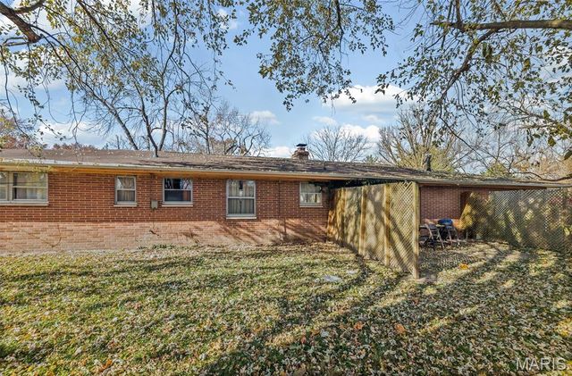 120 Lynnhaven Drive, Belleville, IL 62223