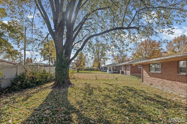 120 Lynnhaven Drive, Belleville, IL 62223