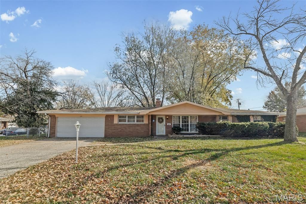 120 Lynnhaven Drive, Belleville, IL 62223
