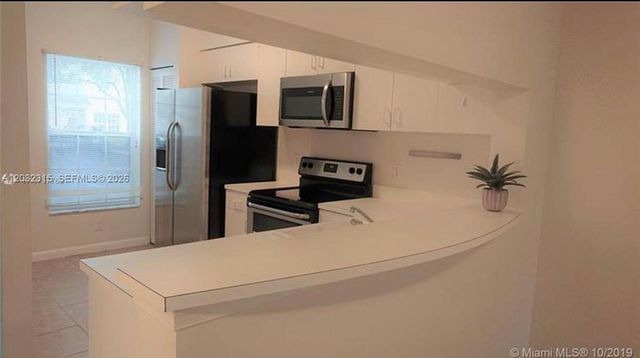 1 Simonton Circle 1, Weston, FL 33326