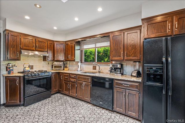 25 Archer Road, West Hempstead, NY 11552