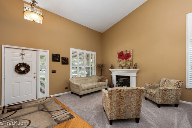 498 Capital Lane, Gurnee, IL 60031