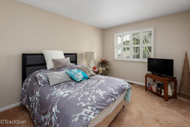 498 Capital Lane, Gurnee, IL 60031