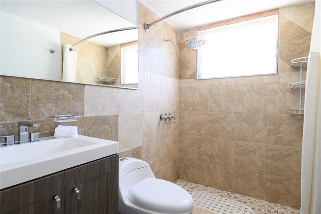 1020 N Victoria Park Rd 24, Fort Lauderdale, FL 33304