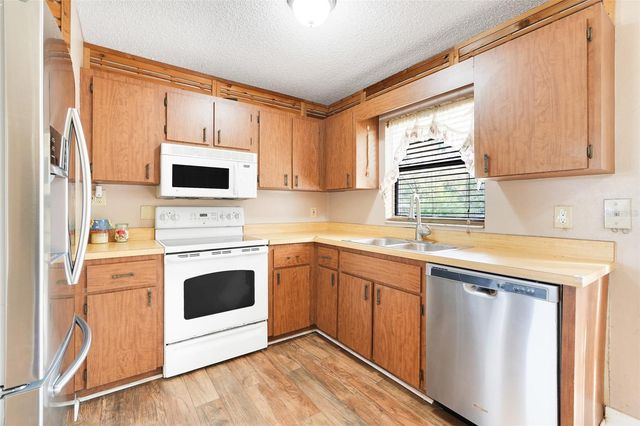 37032 GRAYS AIRPORT ROAD, Lady Lake, FL 32159