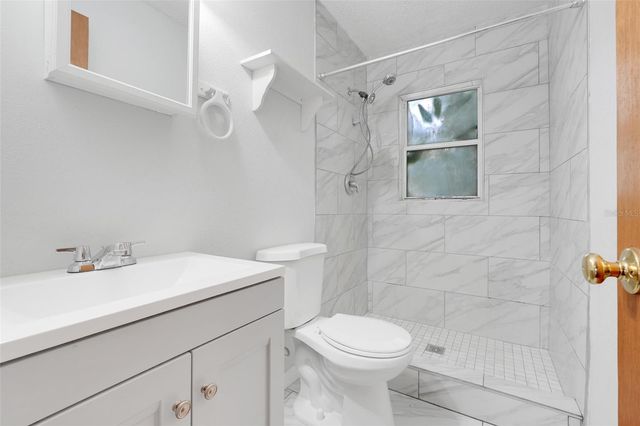 37032 GRAYS AIRPORT ROAD, Lady Lake, FL 32159