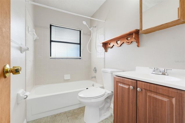 37032 GRAYS AIRPORT ROAD, Lady Lake, FL 32159