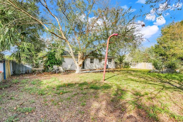 37032 GRAYS AIRPORT ROAD, Lady Lake, FL 32159