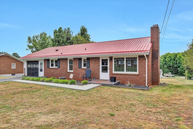 90 Ann Sink ST, Rocky Mount, VA 24151