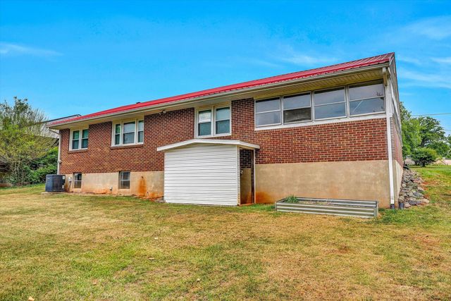 90 Ann Sink ST, Rocky Mount, VA 24151
