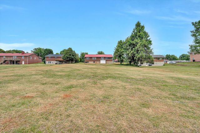 90 Ann Sink ST, Rocky Mount, VA 24151