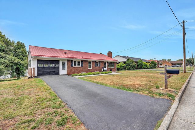 90 Ann Sink ST, Rocky Mount, VA 24151