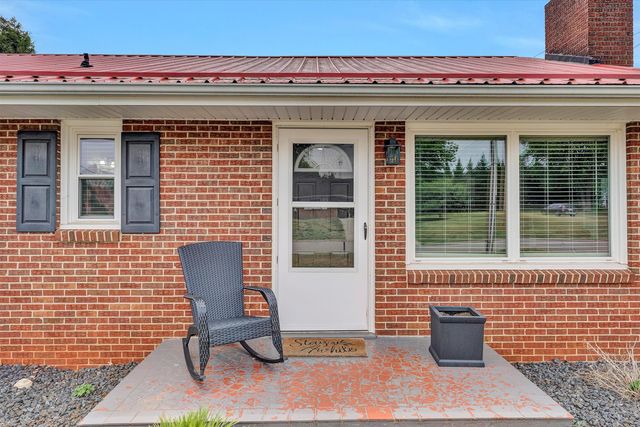 90 Ann Sink ST, Rocky Mount, VA 24151