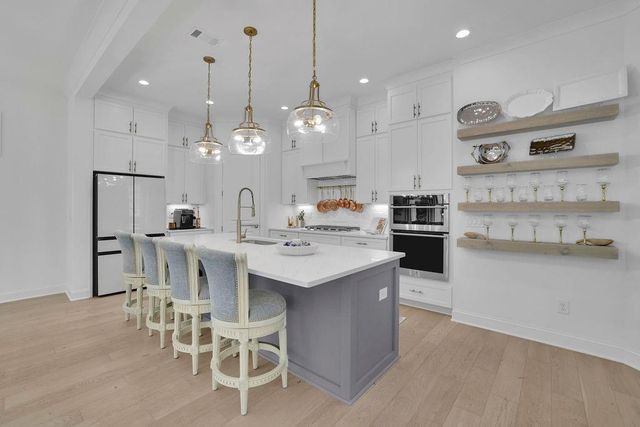 833 Lakemont Drive, Canton, GA 30114