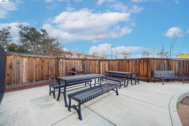 39861 Pelton Ter, Newark, CA 94560