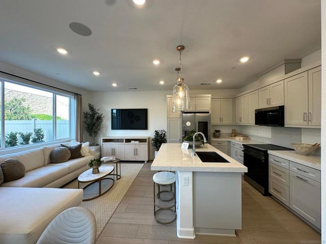 2186 Tributary Rd, Chula Vista, CA 91913