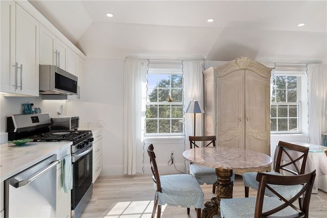 342 Boulevard Boulevard, Middletown, RI 02842