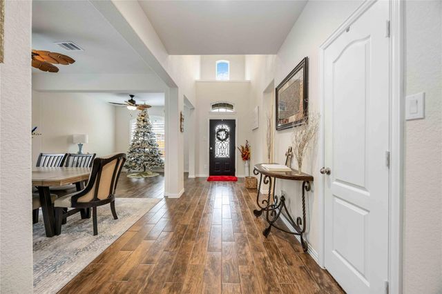 608 W Linnwood Drive, New Caney, TX 77357