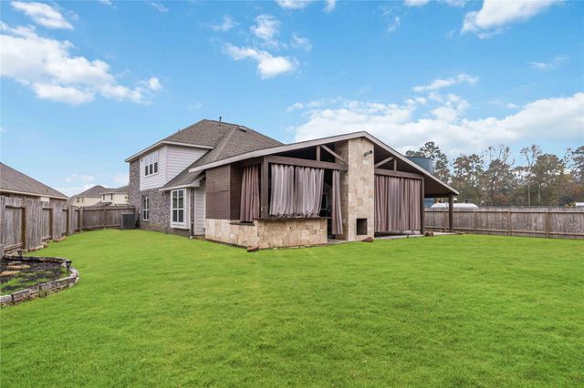 608 W Linnwood Drive, New Caney, TX 77357