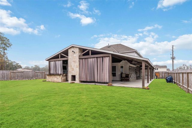 608 W Linnwood Drive, New Caney, TX 77357