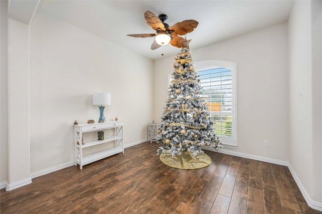 608 W Linnwood Drive, New Caney, TX 77357