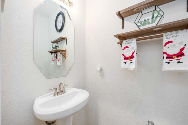 608 W Linnwood Drive, New Caney, TX 77357