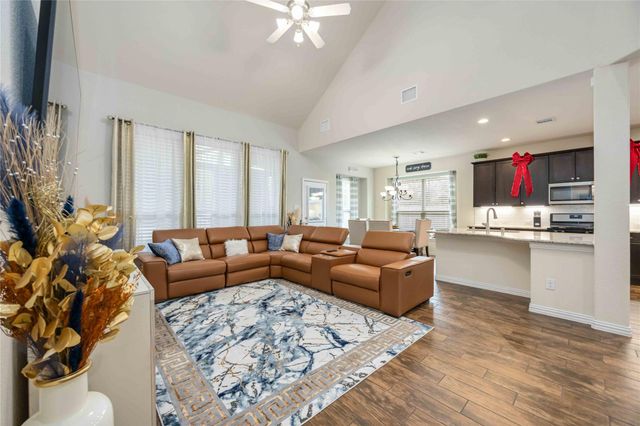 608 W Linnwood Drive, New Caney, TX 77357