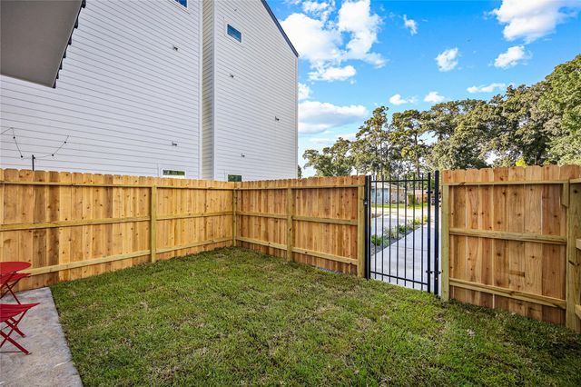 2477 Carmel Street, Houston, TX 77091