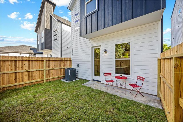 2477 Carmel Street, Houston, TX 77091