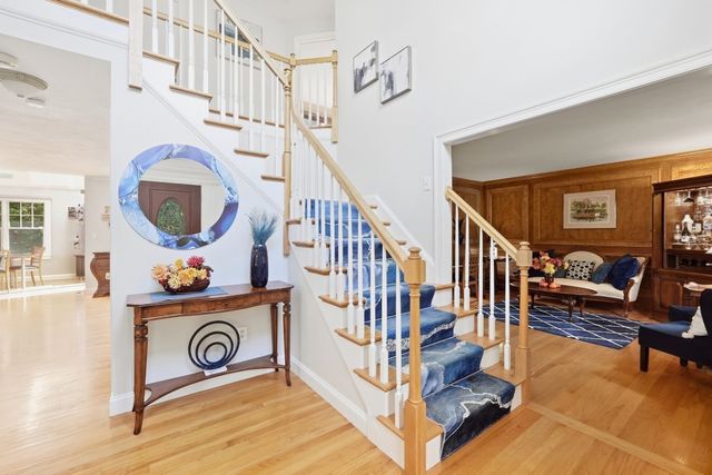 24 Goodnow Ln, Framingham, MA 01702