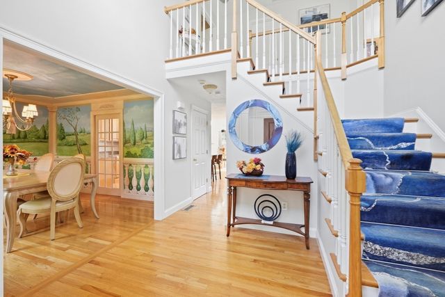 24 Goodnow Ln, Framingham, MA 01702