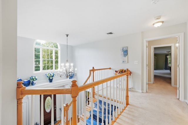 24 Goodnow Ln, Framingham, MA 01702