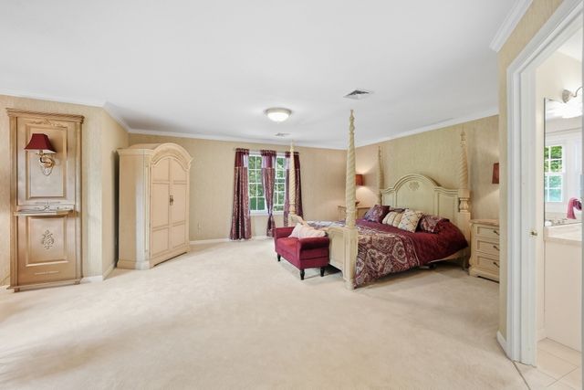 24 Goodnow Ln, Framingham, MA 01702
