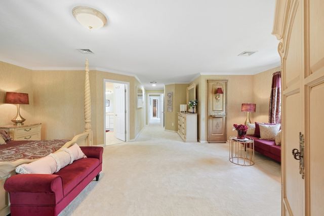 24 Goodnow Ln, Framingham, MA 01702
