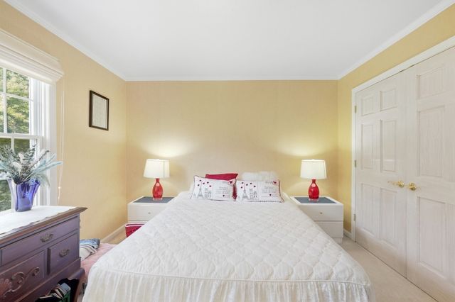 24 Goodnow Ln, Framingham, MA 01702