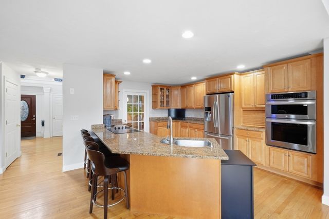 24 Goodnow Ln, Framingham, MA 01702