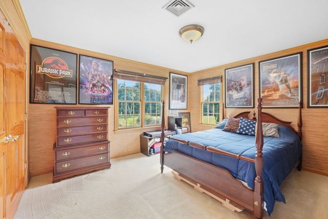 24 Goodnow Ln, Framingham, MA 01702