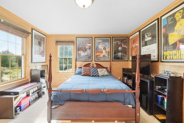 24 Goodnow Ln, Framingham, MA 01702