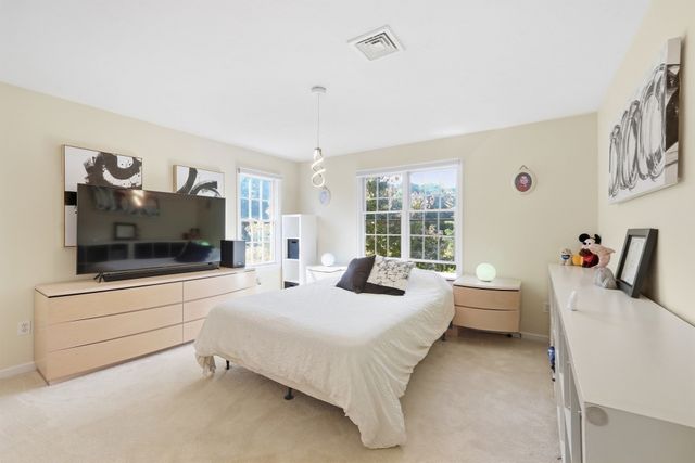 24 Goodnow Ln, Framingham, MA 01702