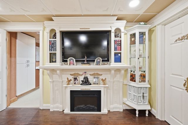 24 Goodnow Ln, Framingham, MA 01702