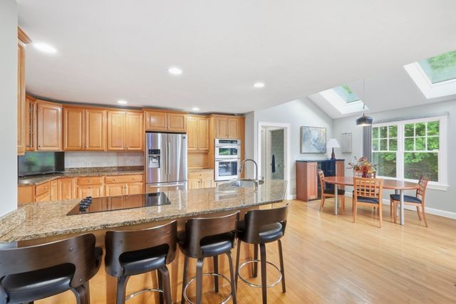 24 Goodnow Ln, Framingham, MA 01702