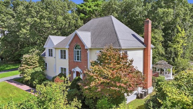 24 Goodnow Ln, Framingham, MA 01702