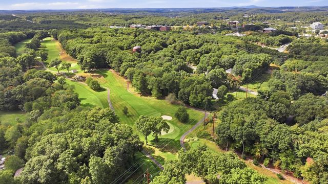 24 Goodnow Ln, Framingham, MA 01702